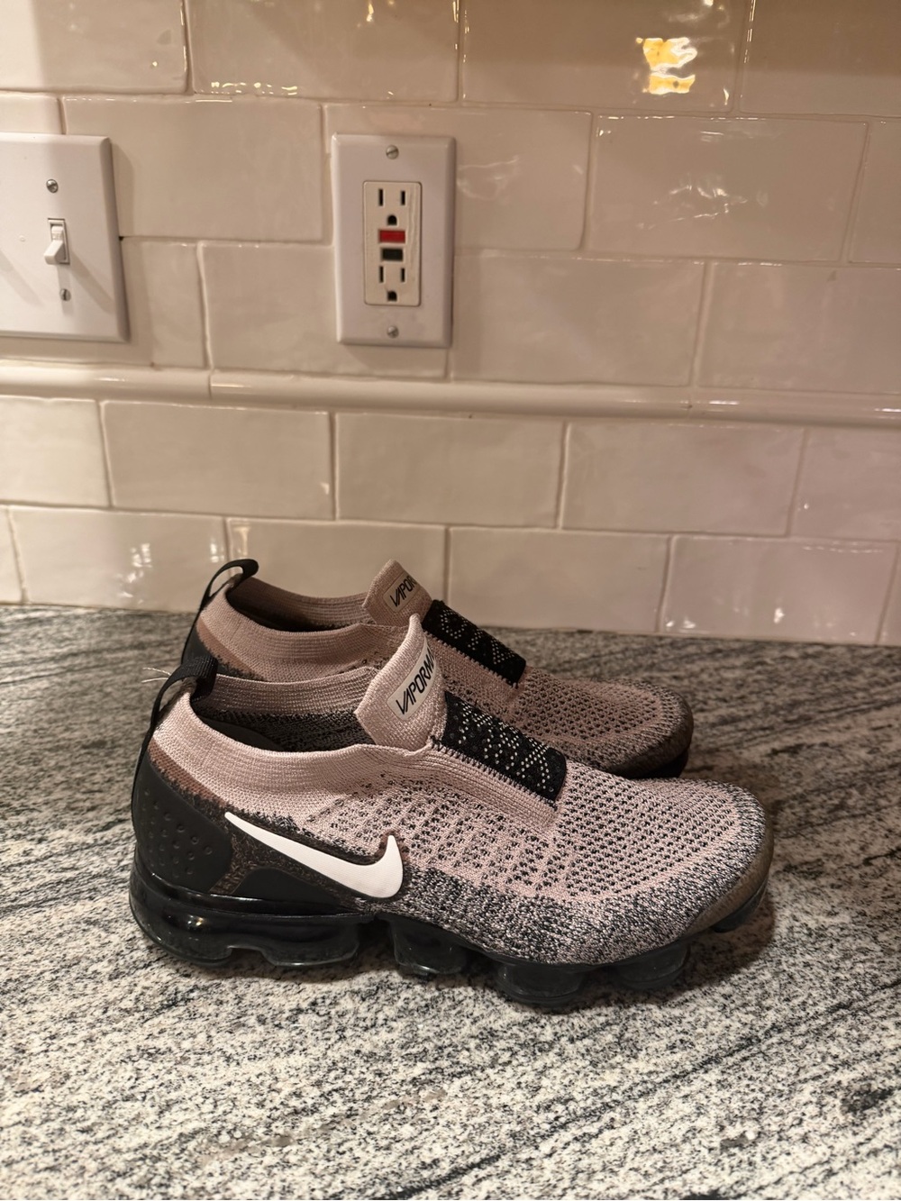 Women’s Nike VaporMax Moc 2 Moon Particle AJ6599-202 Size 8 - Picture 5 of 10